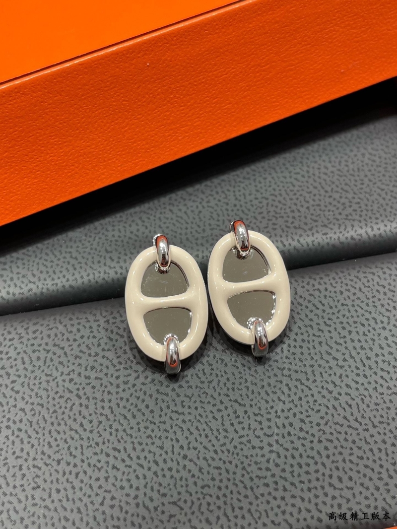H**me5 earrings